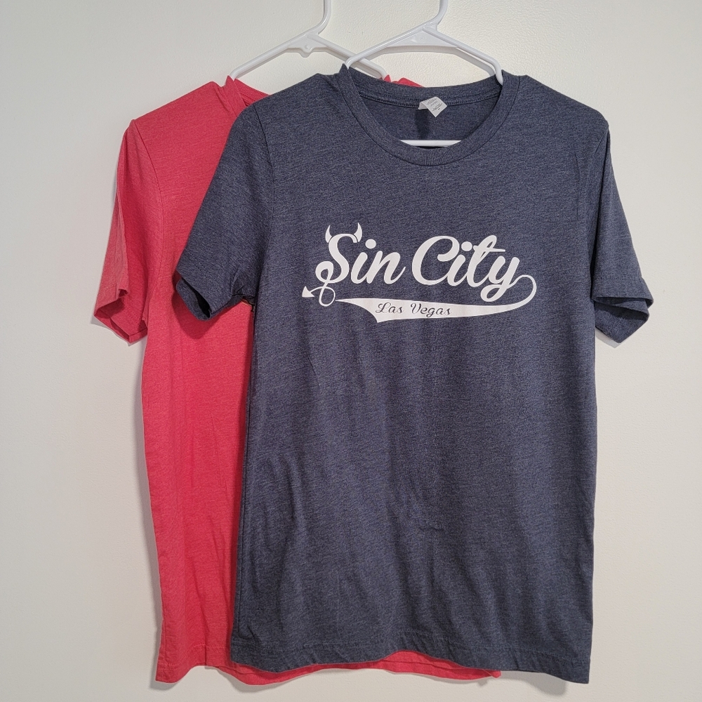 Bundle of 2 Las Vegas Men's T-Shirts Men Medium Sin City Red Blue - Picture 1 of 2